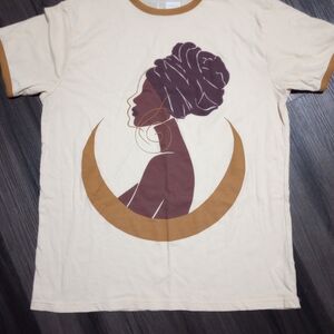 Elegant Cream Graphic Women's Tee Izzy & Liv